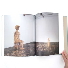 画像をギャラリービューアに読み込む, 大竹利絵子 作品集「Hanako」