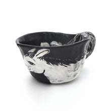 画像をギャラリービューアに読み込む, 奥山泉「カップ 白黒」