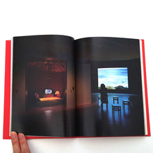 画像をギャラリービューアに読み込む, "ベラウの花" 山城知佳子