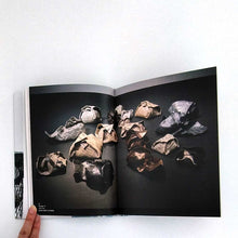 画像をギャラリービューアに読み込む, "三島喜美代 -未来への記憶"