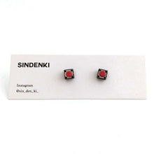 画像をギャラリービューアに読み込む, "スイッチピアス(赤)" SINDENKI