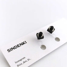 画像をギャラリービューアに読み込む, "スイッチイヤリング(黒)" SINDENKI