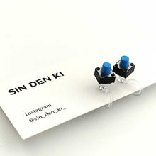 画像をギャラリービューアに読み込む, "スイッチイヤリング(青)" SINDENKI