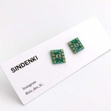 画像をギャラリービューアに読み込む, "電子基板ピアス(緑①)" SINDENKI