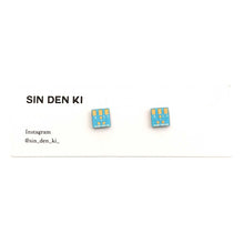 画像をギャラリービューアに読み込む, "電子基板ピアス(水色)" SINDENKI