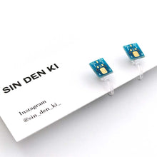 画像をギャラリービューアに読み込む, "電子基板イヤリング(青)" SINDENKI