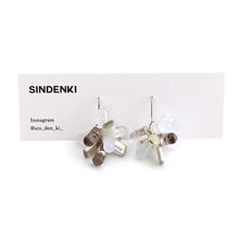 画像をギャラリービューアに読み込む, "電子部品のお花ピアス(透明)" SINDENKI