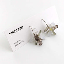 画像をギャラリービューアに読み込む, "電子部品のお花ピアス(透明)" SINDENKI