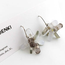 画像をギャラリービューアに読み込む, "電子部品のお花ピアス(透明)" SINDENKI