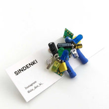 画像をギャラリービューアに読み込む, "電子部品のお花イヤリング(青)" SINDENKI