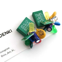 画像をギャラリービューアに読み込む, "電子部品の花瓶お花ピアス(緑)" SINDENKI