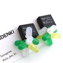 画像をギャラリービューアに読み込む, "電子部品の花瓶お花ピアス(黒)" SINDENKI