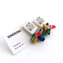 画像をギャラリービューアに読み込む, "電子部品の花瓶お花ピアス(白)" SINDENKI
