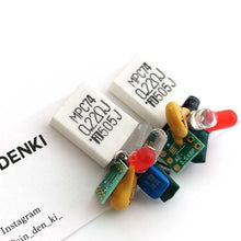 画像をギャラリービューアに読み込む, "電子部品の花瓶お花ピアス(白)" SINDENKI