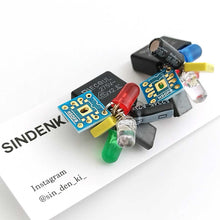 画像をギャラリービューアに読み込む, "電子部品の花瓶お花イヤリング(黒)" SINDENKI