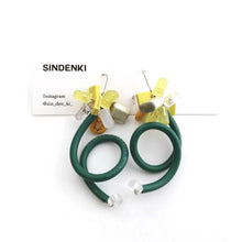 画像をギャラリービューアに読み込む, "電子部品の一輪お花ピアス(黄)" SINDENKI