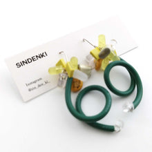 画像をギャラリービューアに読み込む, "電子部品の一輪お花ピアス(黄)" SINDENKI