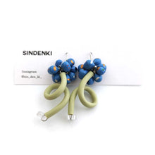 画像をギャラリービューアに読み込む, "電子部品の一輪お花ピアス(青)" SINDENKI