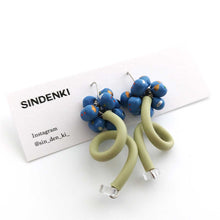 画像をギャラリービューアに読み込む, "電子部品の一輪お花ピアス(青)" SINDENKI