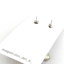 画像をギャラリービューアに読み込む, "電子部品のうねうねピアス" SINDENKI