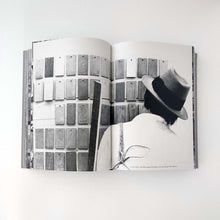 画像をギャラリービューアに読み込む, "Beuys Book" Klaus Staeck/Gerhard Steidl