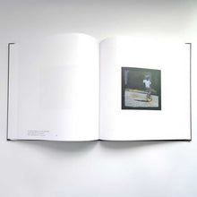 画像をギャラリービューアに読み込む, Reggie Burrows Hodges | レジー・バロウ・ホッジズ