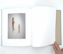 画像をギャラリービューアに読み込む, 大竹利絵子 作品集「Hanako」
