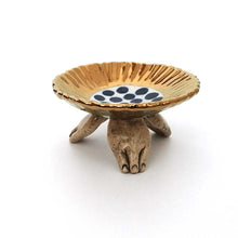 Load image into Gallery viewer, SANZOKU “Golden three-legged flower plate”
