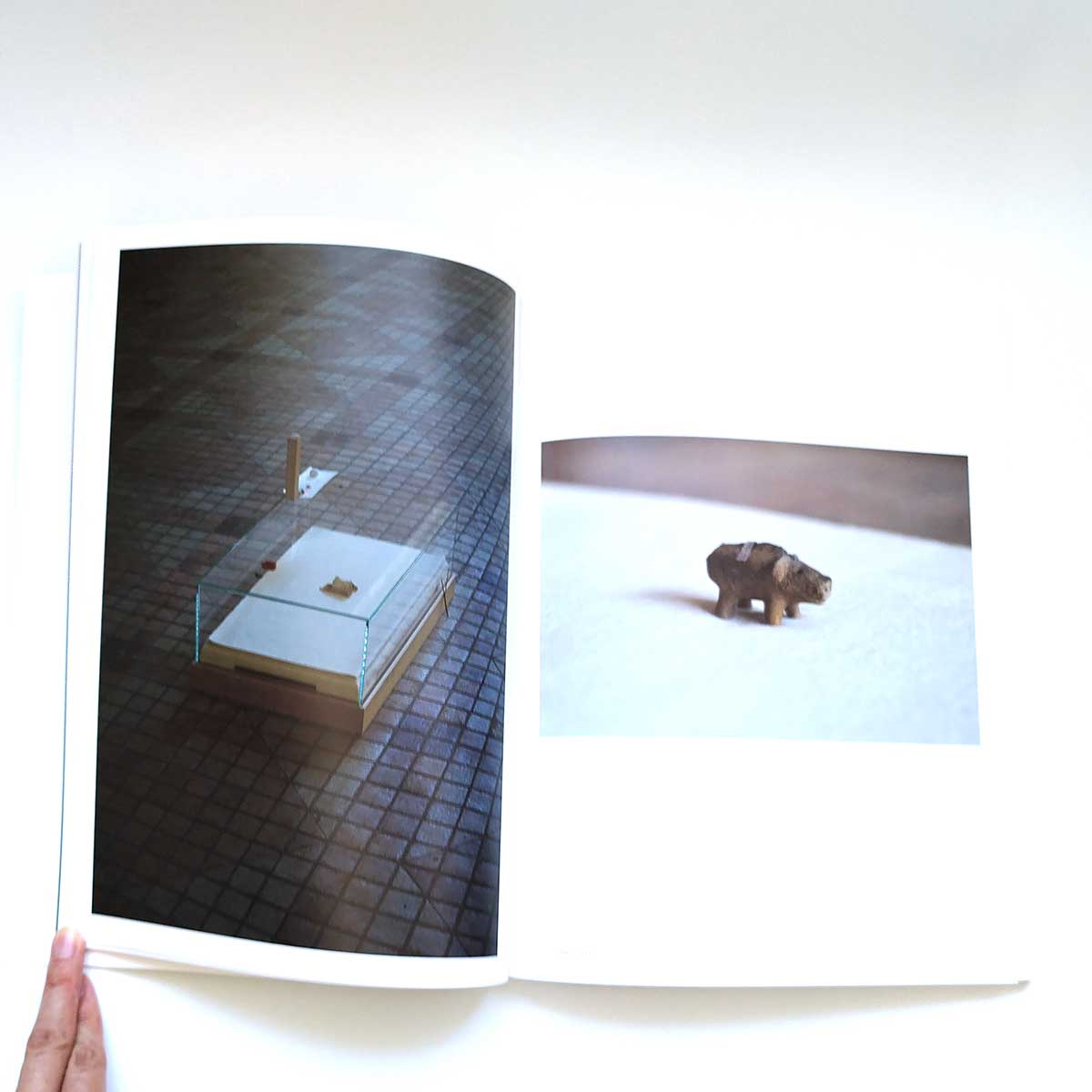 内藤礼 カタログ『Rei Naito: Being called』1997年 内藤礼 カタログ『Rei Naito: Being called』1997年 02.jpg