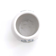 Load image into Gallery viewer, &lt;tc&gt;&quot;A little Big Flower Yunomi(Japanese Tea cup)&quot; SANZOKU&lt;/tc&gt;
